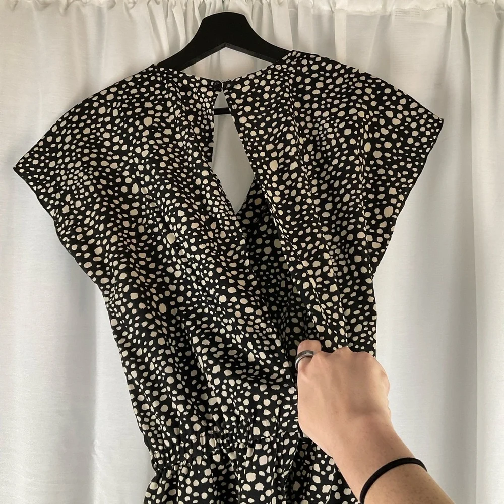 Black and Tan Tie Romper with Open Back - Picture 4 of 5